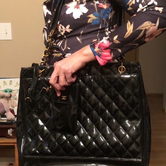TODAY’S SPECIAL:Chanel Patent Leather Bag with POUCH - Picture 4 of 17